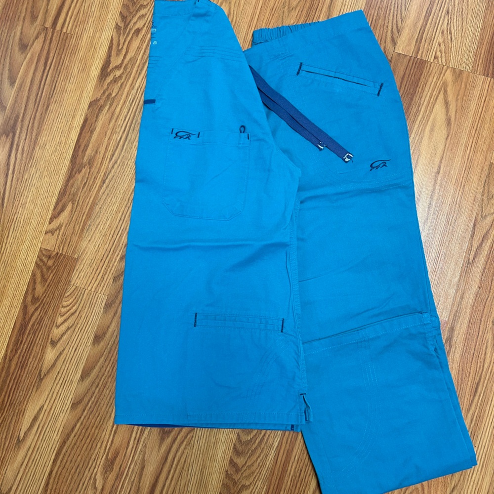Womens IguanaMed Scrub Set. Top XL. Pants L
